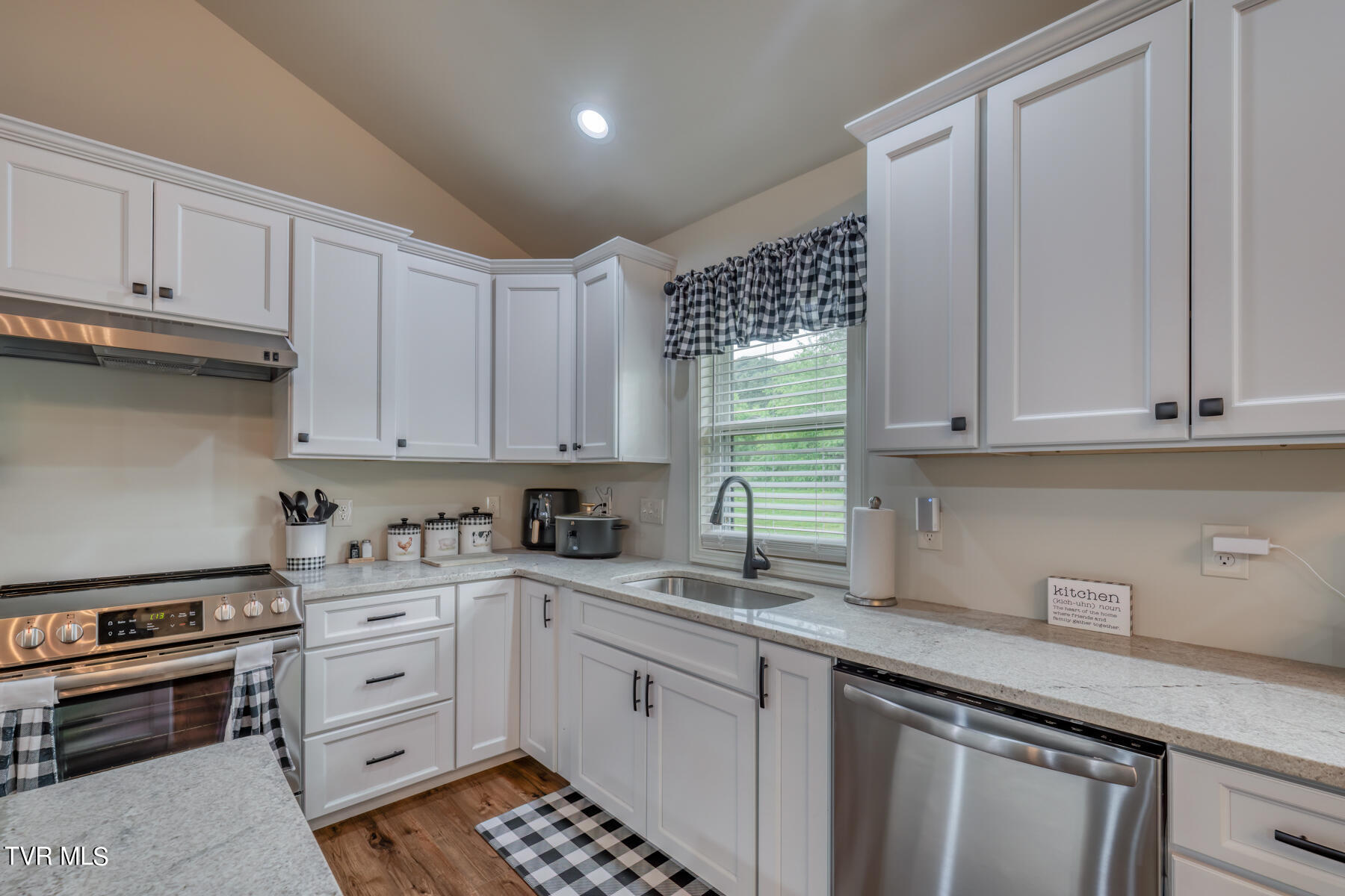 206 Price Road Elizabethton, TN 37643 - Photo 13 of 33 206 Price Rd-11
