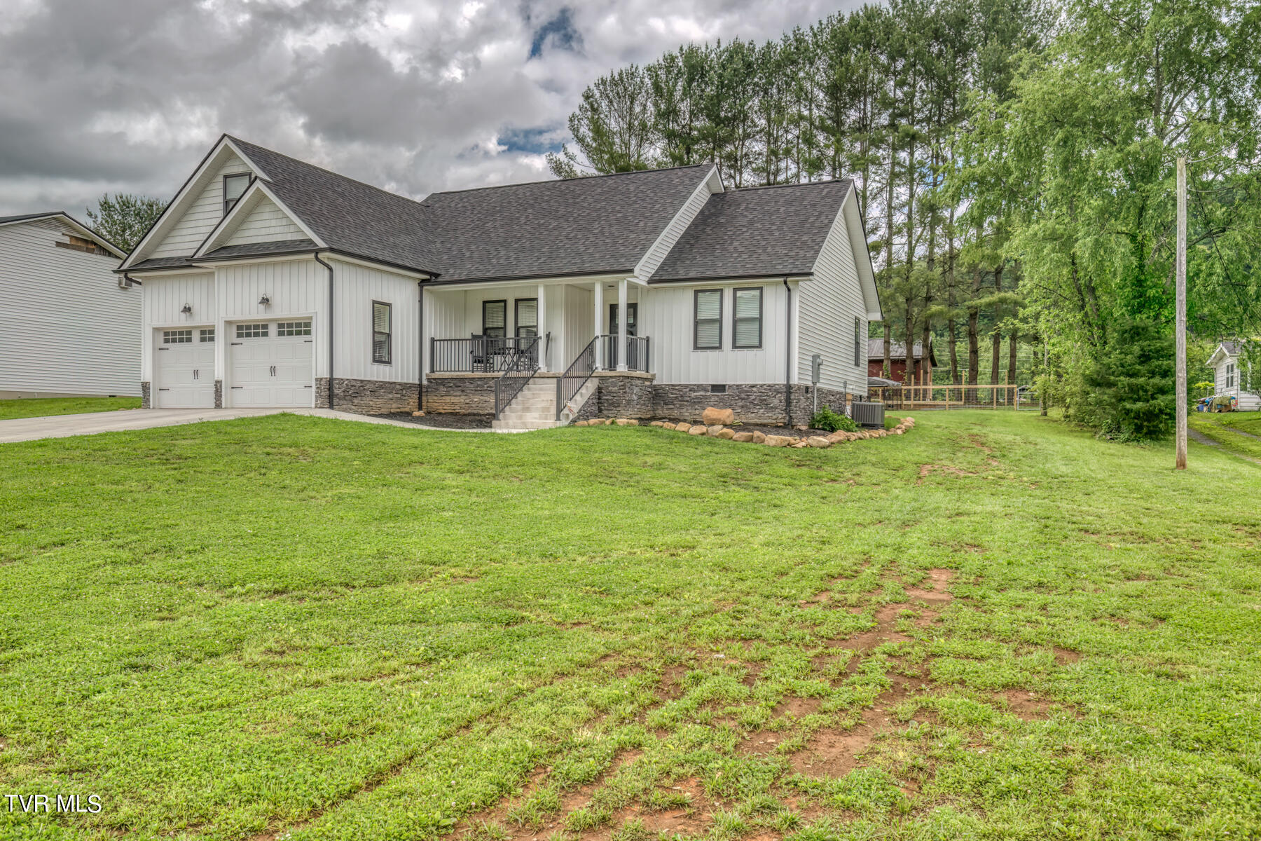 206 Price Road Elizabethton, TN 37643 - Photo 3 of 33 206 Price Rd-29