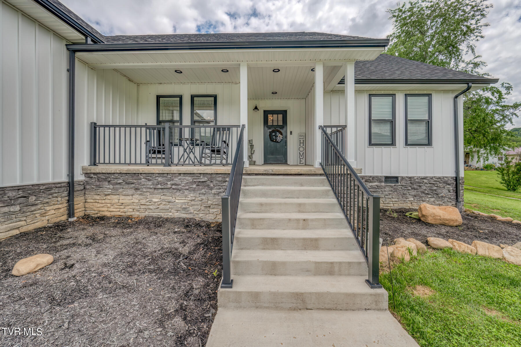 206 Price Road Elizabethton, TN 37643 - Photo 4 of 33 206 Price Rd-2