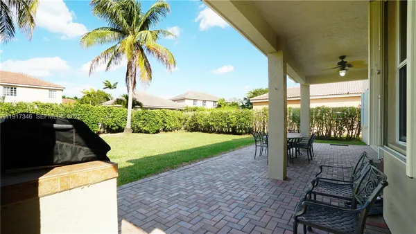 a view of a house with backyard porch and garden