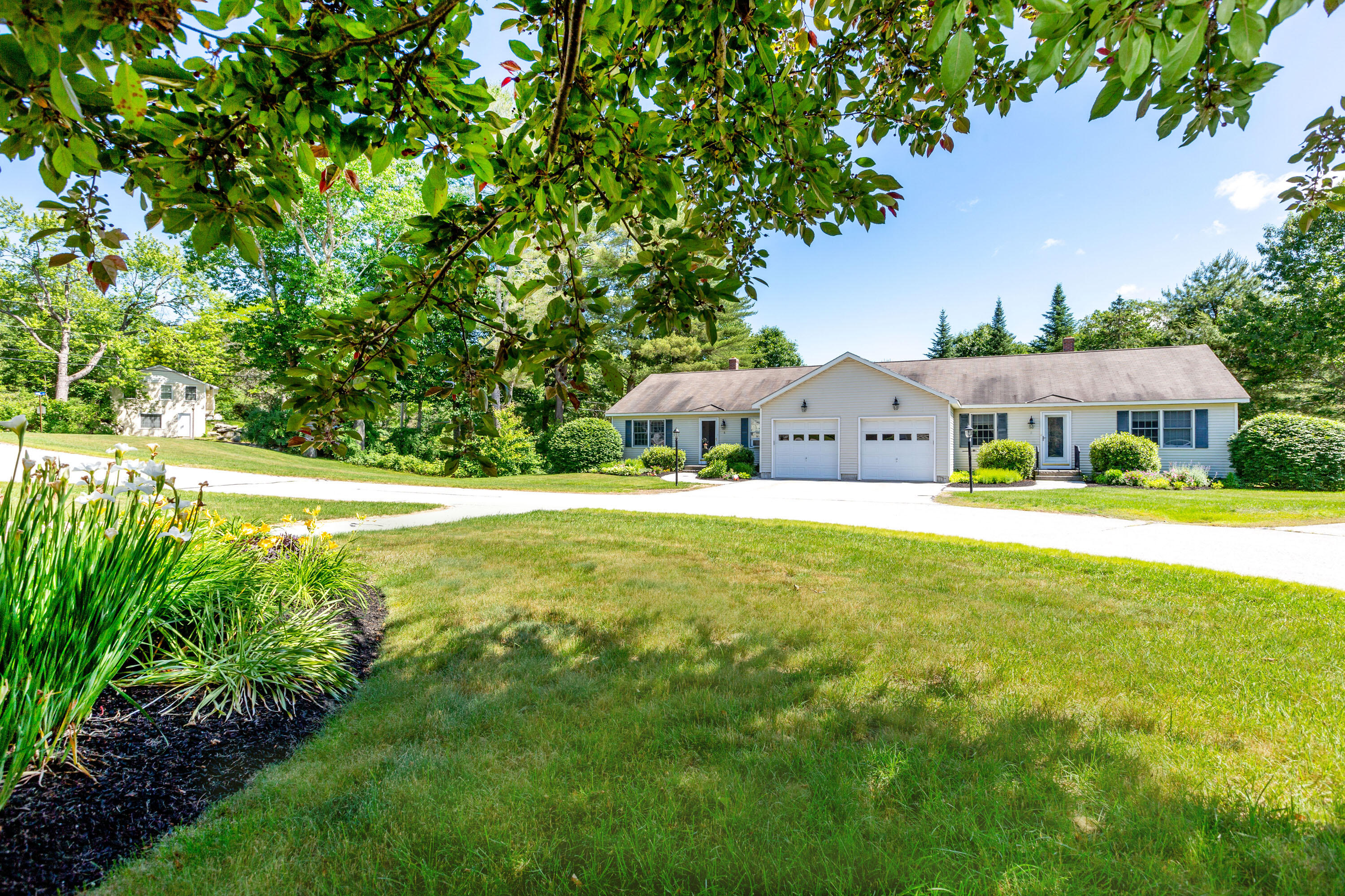 8 Abby Circle, Unit 2 Topsham, ME 04086 - Photo 12 of 53 Front of Home