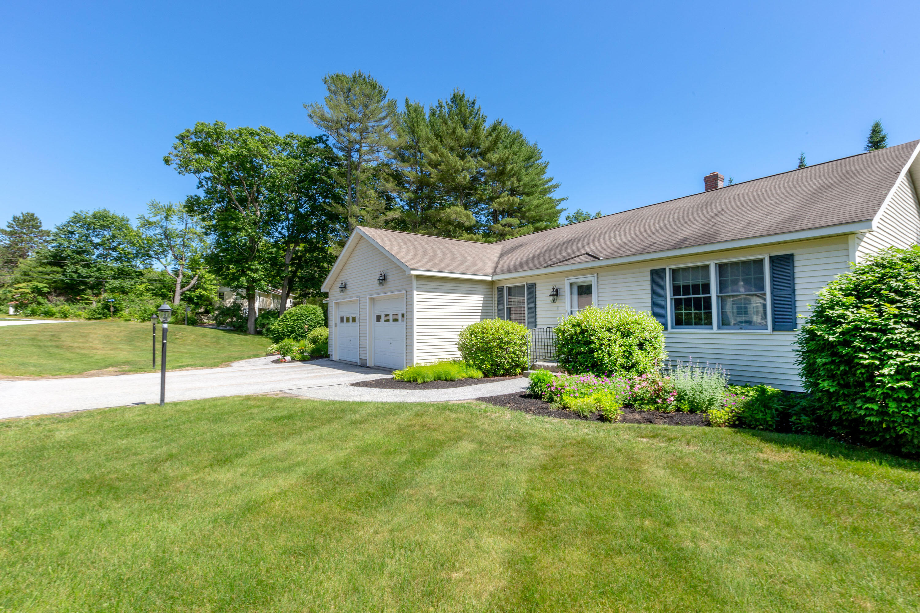 8 Abby Circle, Unit 2 Topsham, ME 04086 - Photo 17 of 53 Front of Home