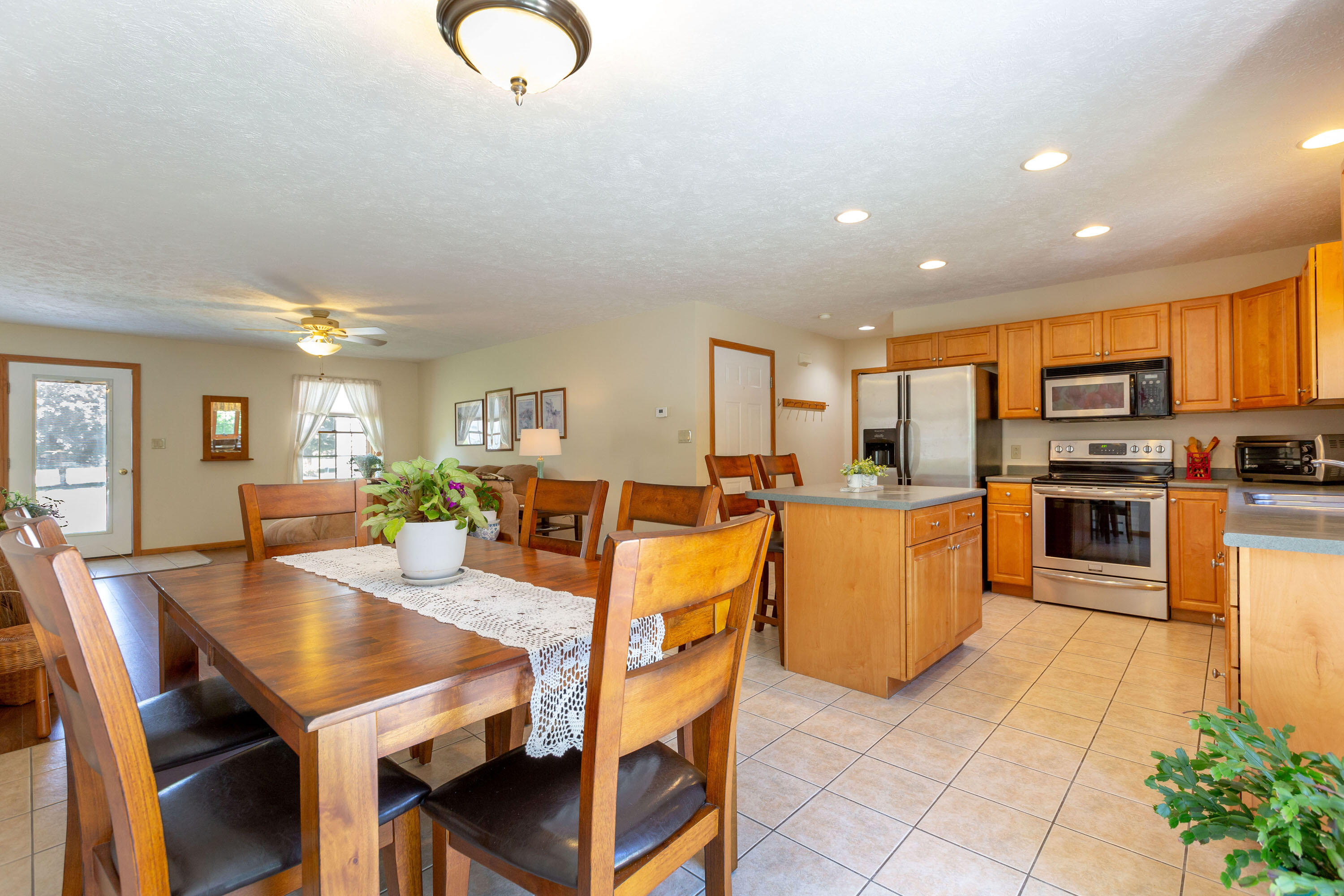 8 Abby Circle, Unit 2 Topsham, ME 04086 - Photo 29 of 53 Kitchen/Dining