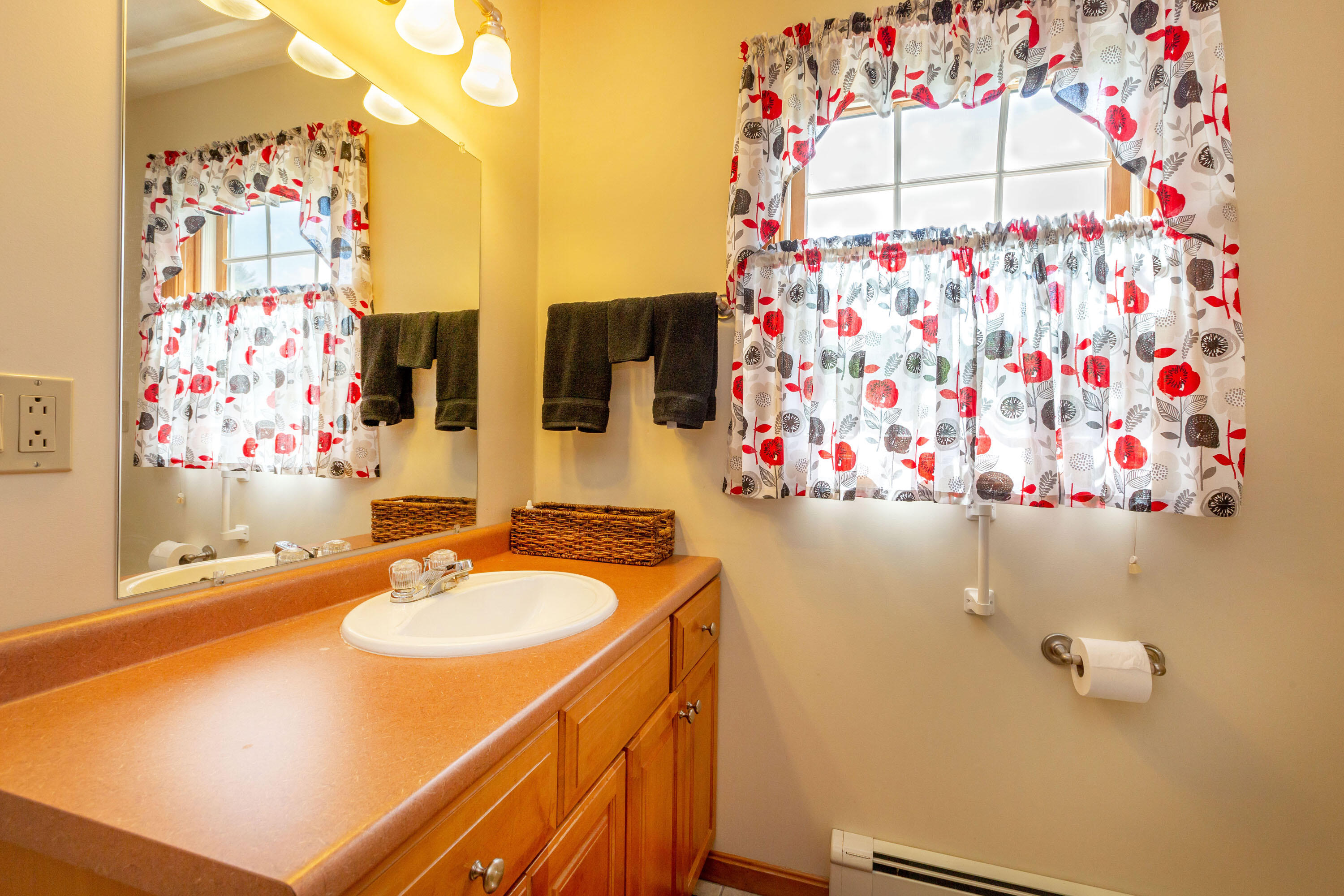 8 Abby Circle, Unit 2 Topsham, ME 04086 - Photo 35 of 53 Full Bath