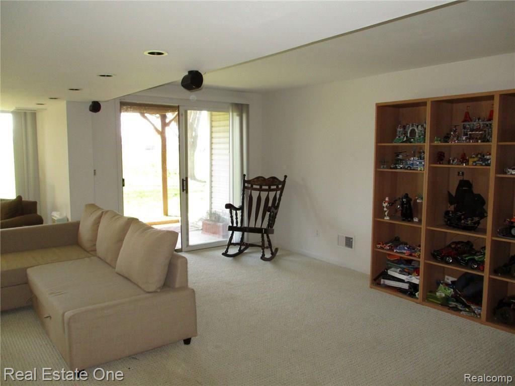 938 Golfview Court Rochester Hills, MI 48307 - Photo 39 of 44