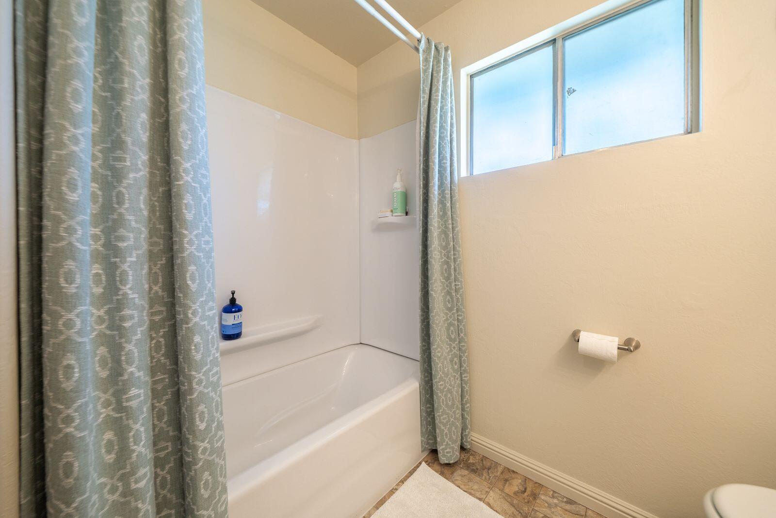 9380 Placer Road Redding, CA 96001 - Photo 24 of 47 a bathroom with a bathtub
