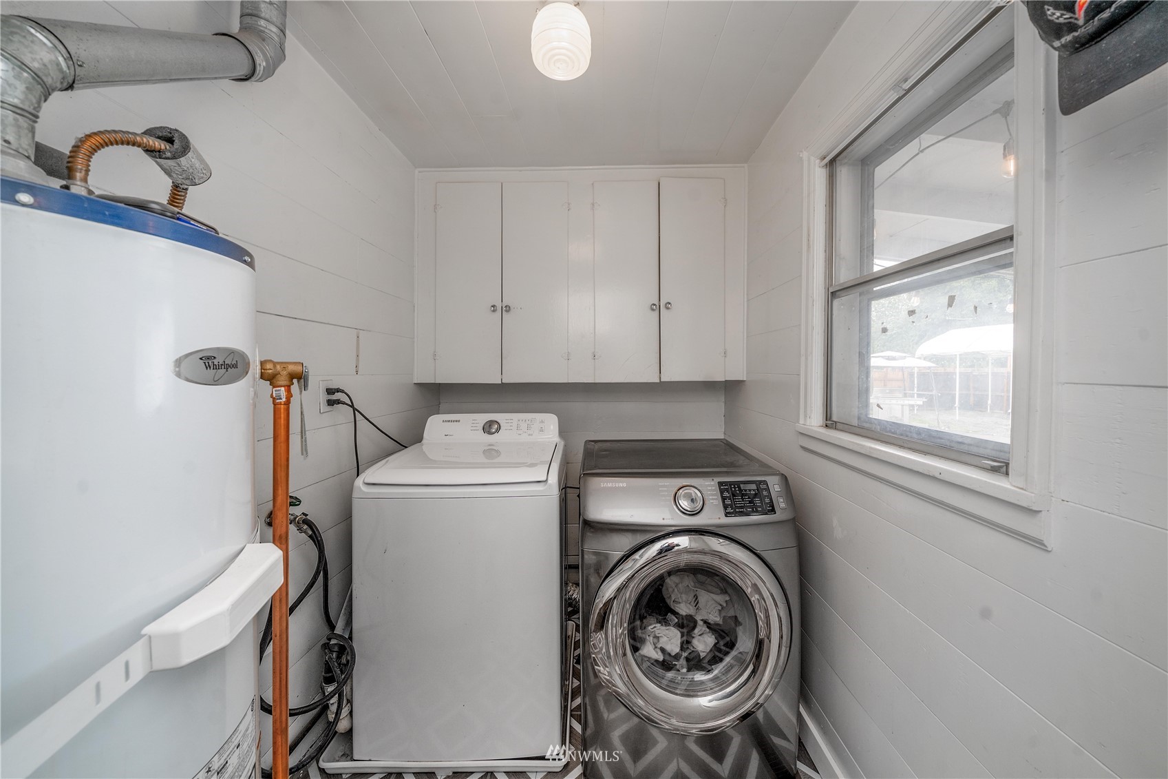 437 State Street Sumner, WA 98390 - Photo 15 of 25 a utility room with dryer and washer