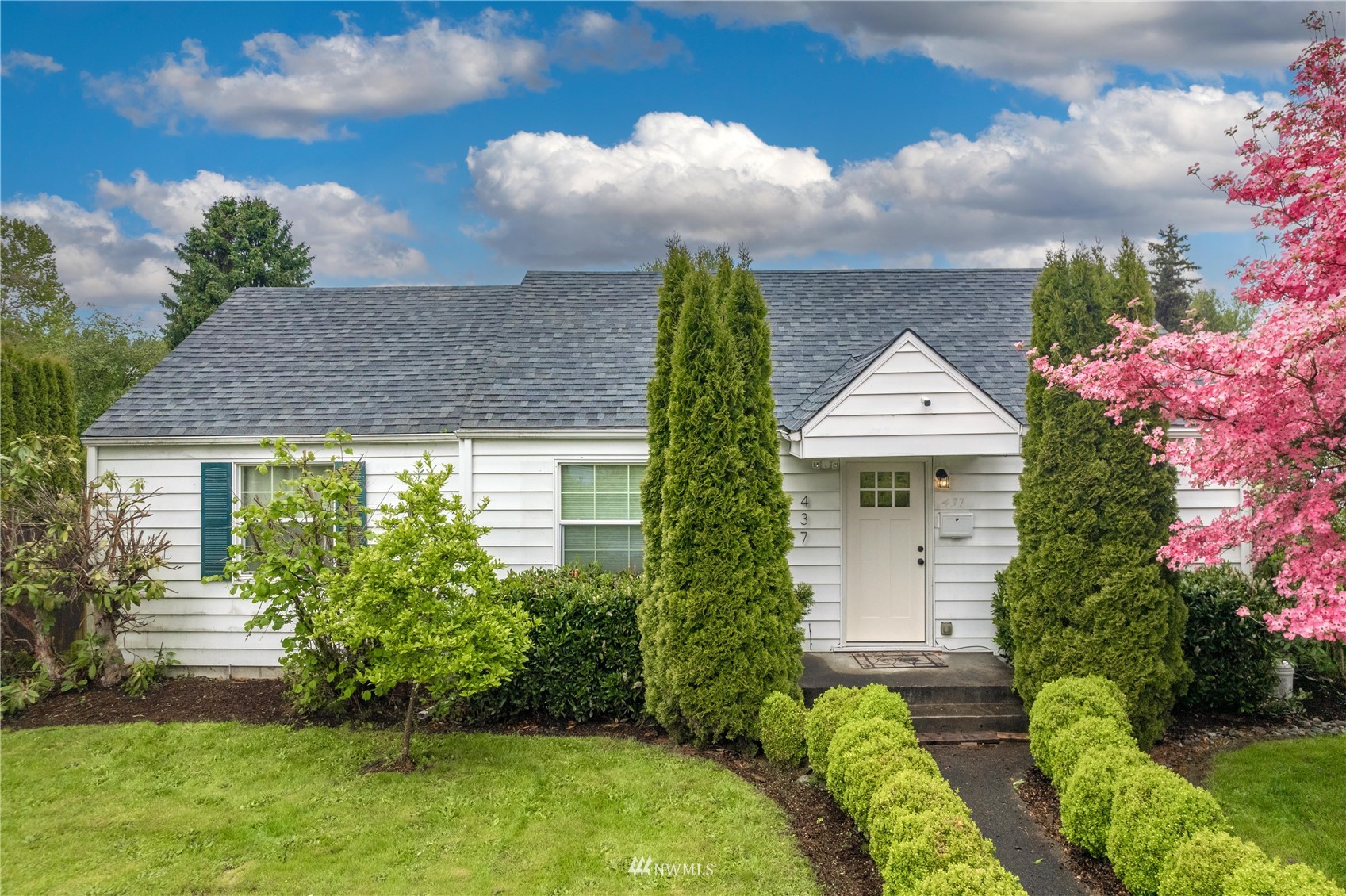 437 State Street Sumner, WA 98390 - Photo 2 of 25 a front view of a house with garden