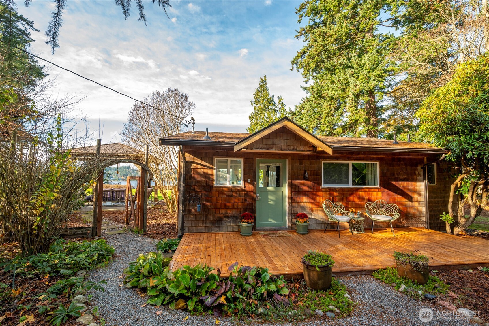 5222 East Harbor Road Freeland, WA 98249 - Photo 12 of 39 a front view of a house with garden