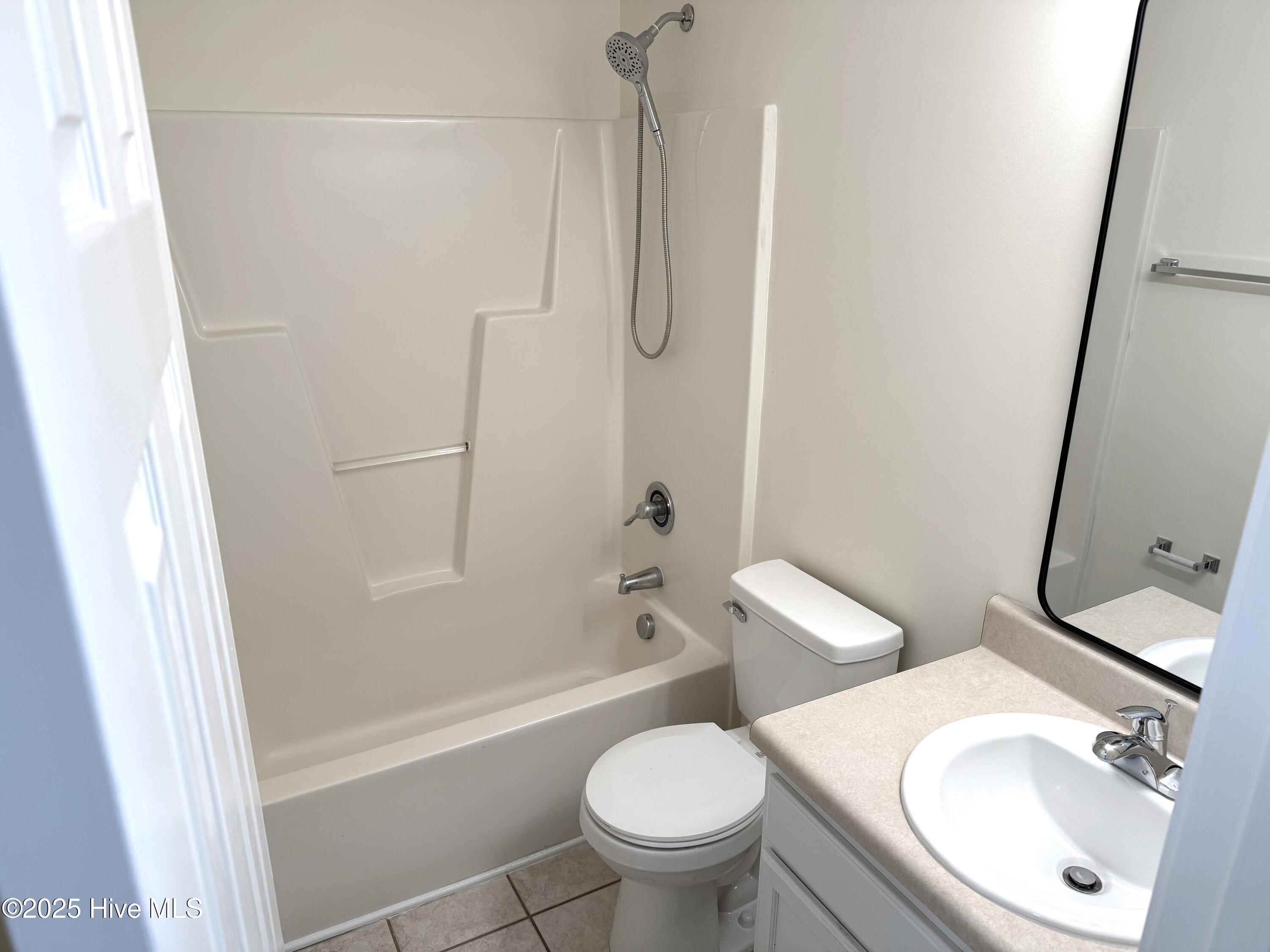 301 Comanche Trail Havelock, NC 28532 - Photo 18 of 29 GUEST BATH 2ND FLOOR