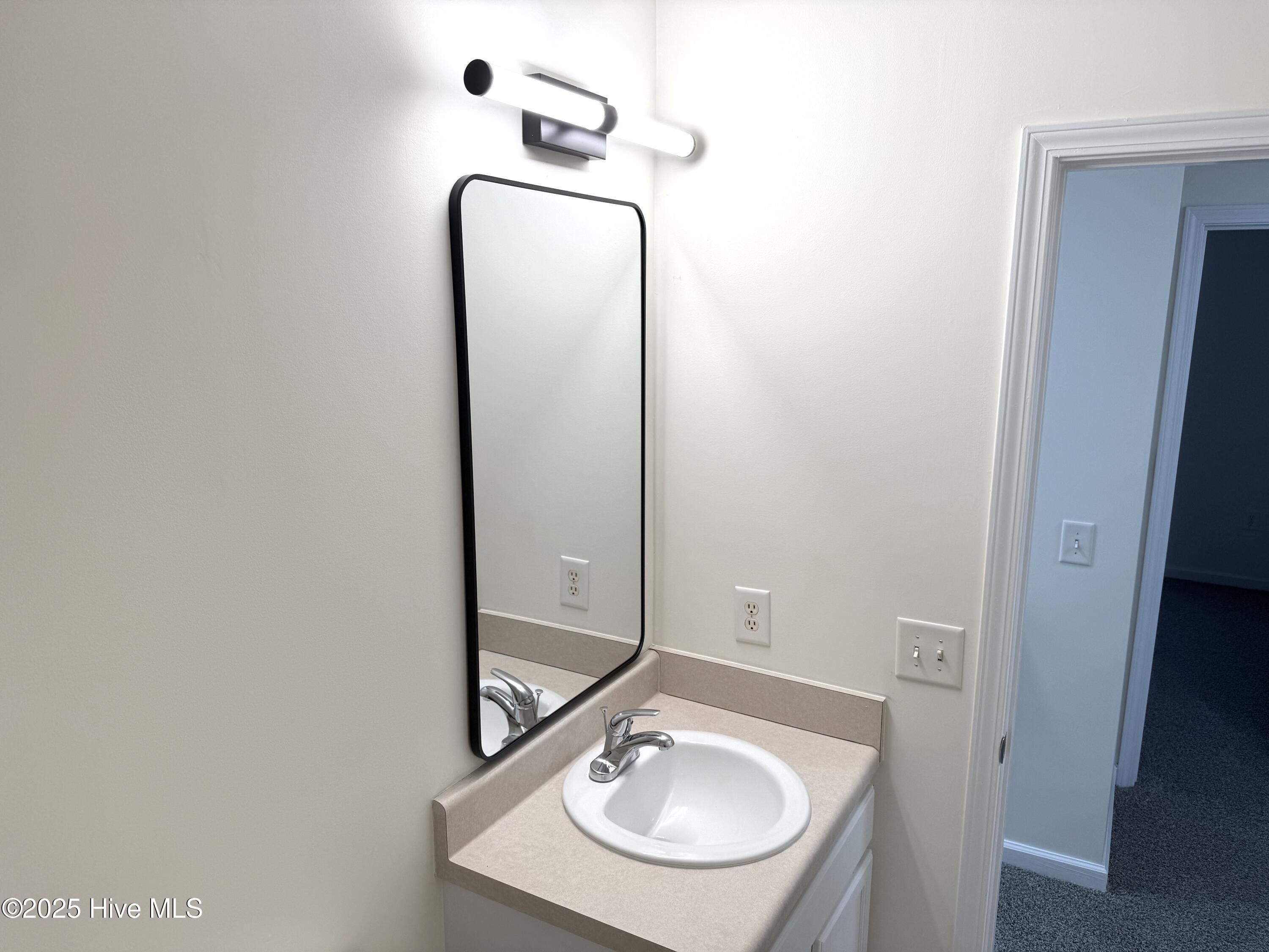 301 Comanche Trail Havelock, NC 28532 - Photo 19 of 29 GUEST BATH 2ND FLOOR