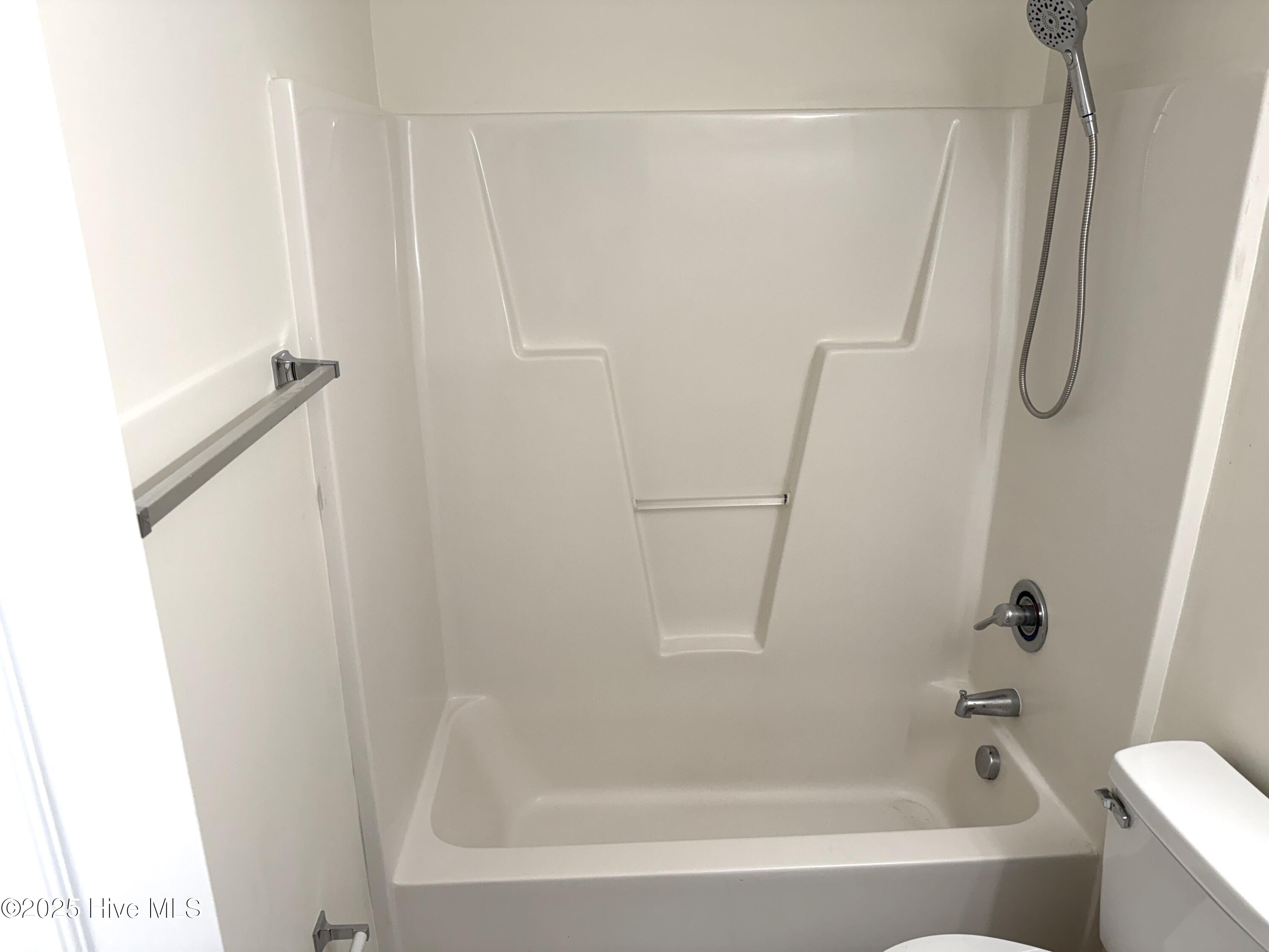 301 Comanche Trail Havelock, NC 28532 - Photo 20 of 29 GUEST BATH 2ND FLOOR