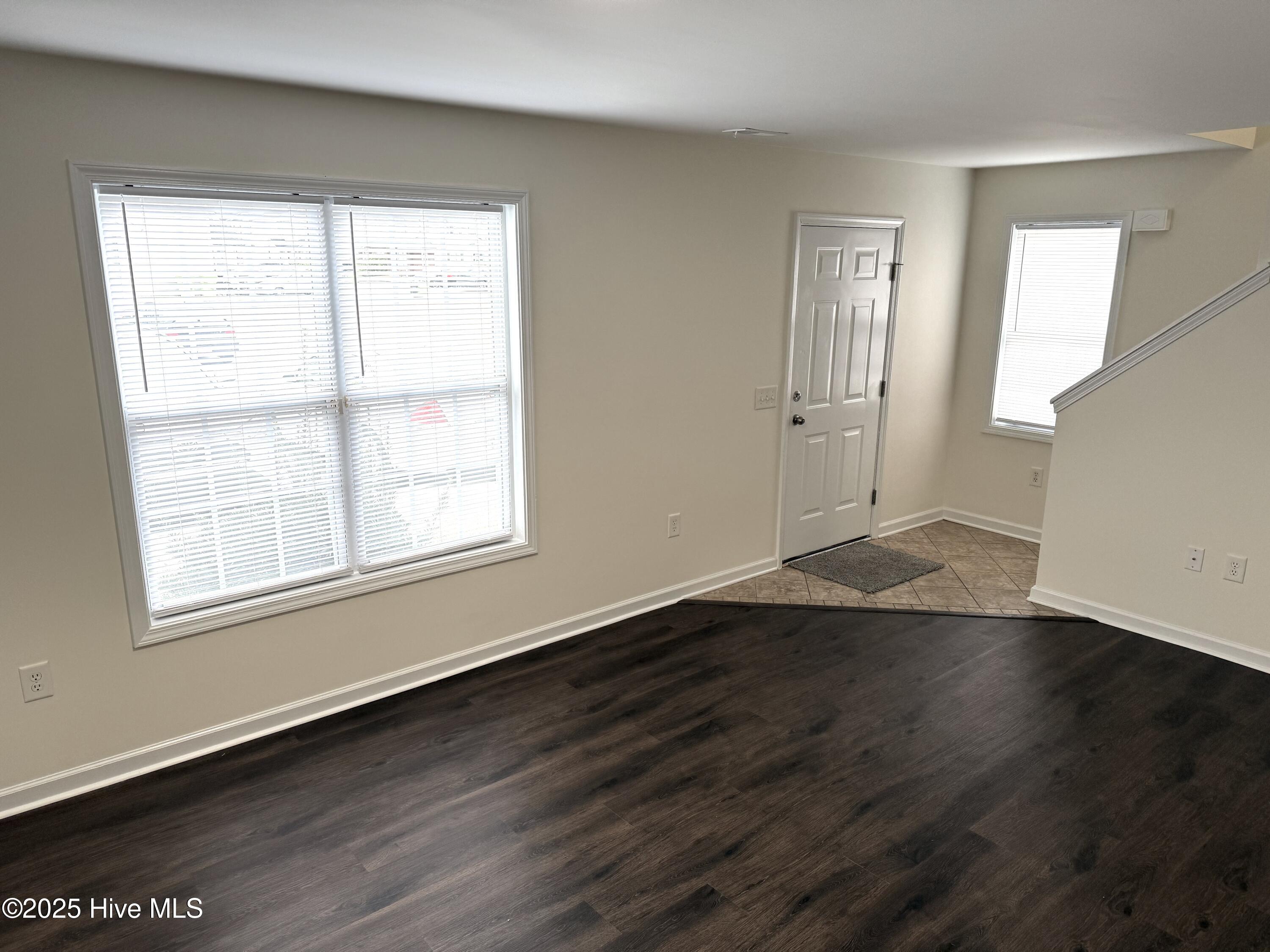301 Comanche Trail Havelock, NC 28532 - Photo 4 of 29 LIVINGROOM
