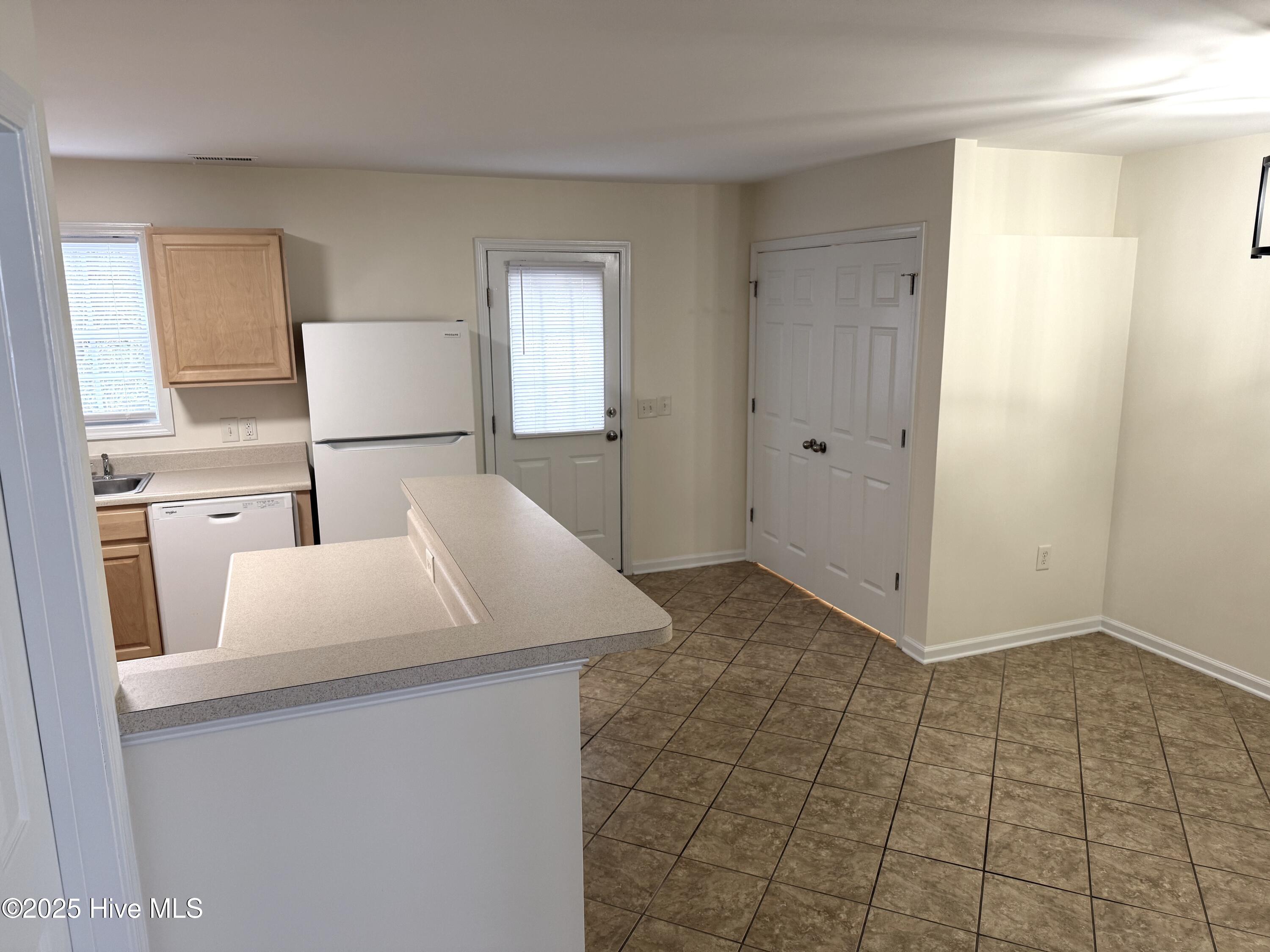 301 Comanche Trail Havelock, NC 28532 - Photo 6 of 29 KITCHEN-DINING