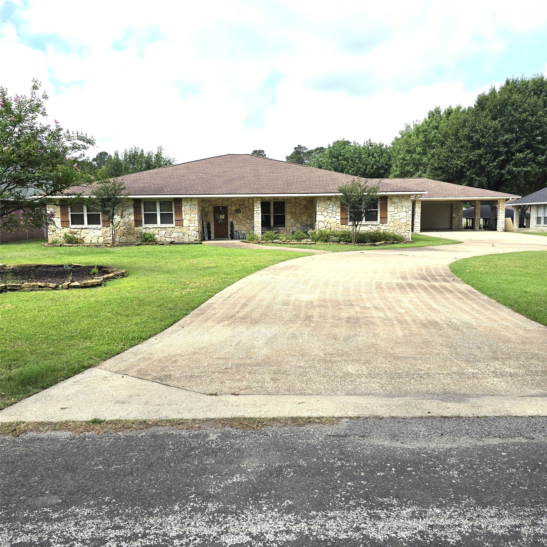 26 Westpoint Drive Trinity, TX 75862 - Photo 48 of 49 a front view of a house with a garden