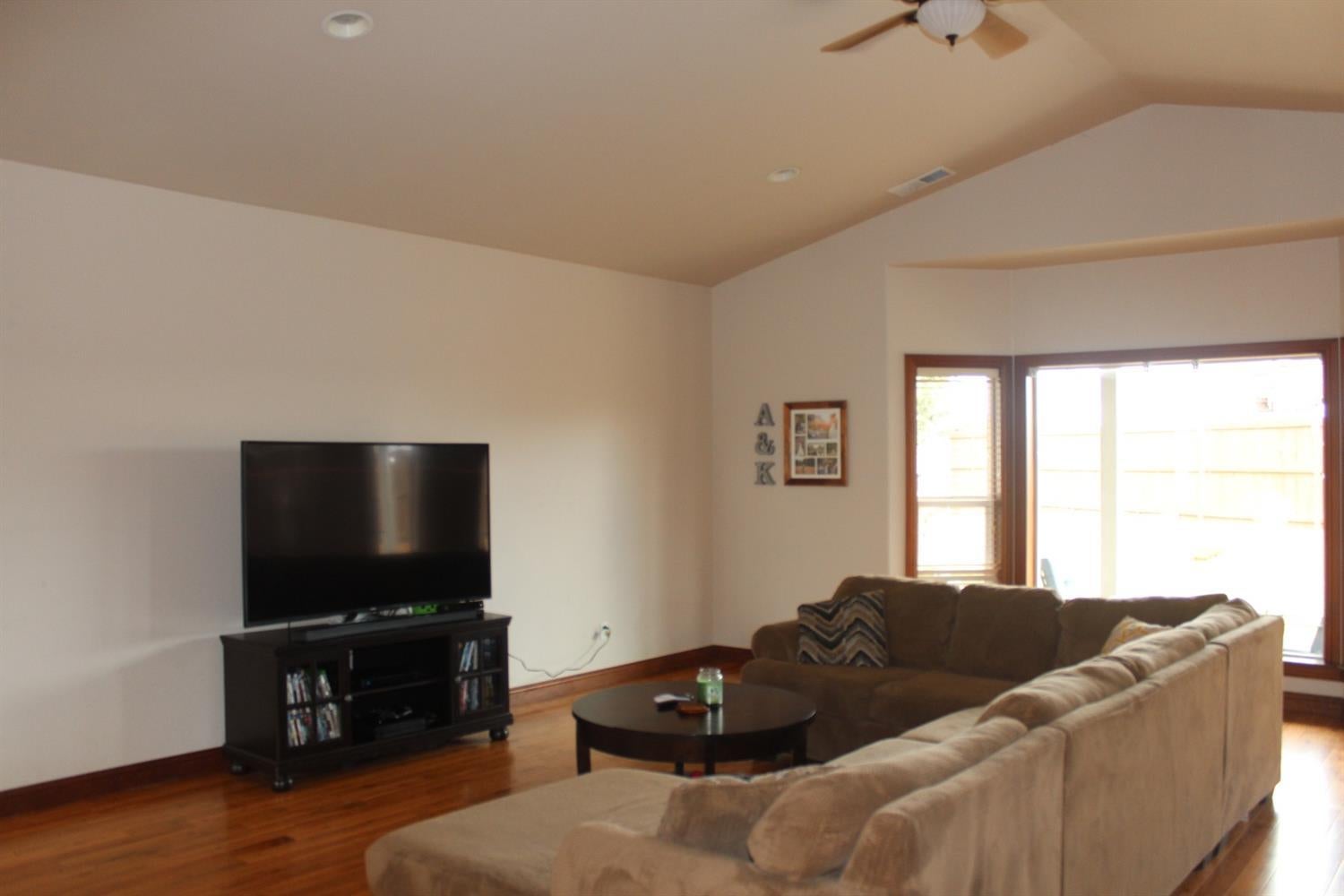 336 Ridgeway Avenue Central Point, OR 97502 - Photo 17 of 28 Additional Photo