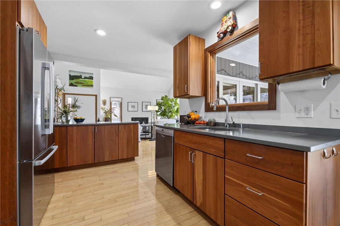 85 Gounod Road Westerly, RI 02891 - Photo 5 of 46