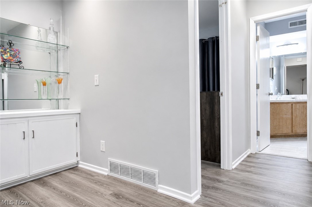 16575 Wren Road, Unit 3C Chagrin Falls, OH 44023 - Photo 12 of 29 Built-in cabinetry with glass shelving and mirrored backing