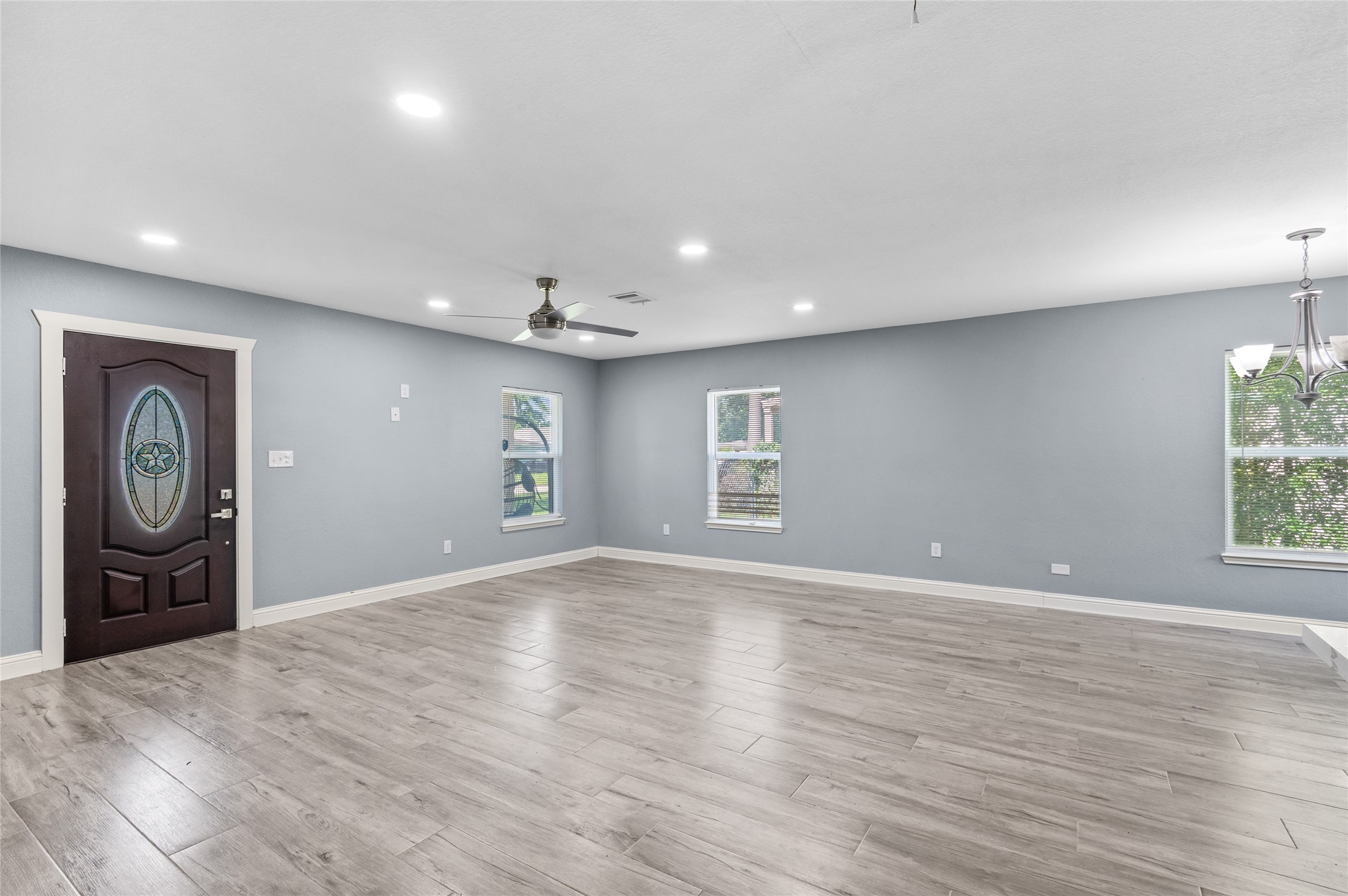 3853 Rosedale Street Houston, TX 77004 - Photo 5 of 50 Spacious living area