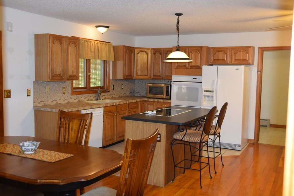 332 Cold Spring Road Belchertown, MA 01007 - Photo 5 of 23 Gallery Image 5