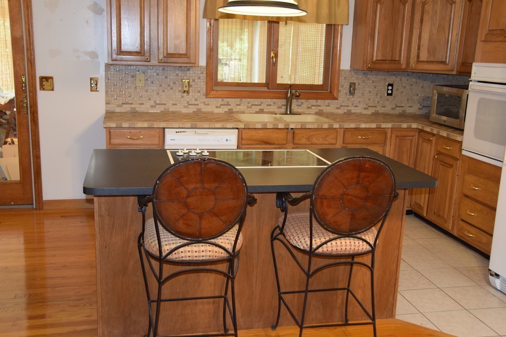 332 Cold Spring Road Belchertown, MA 01007 - Photo 6 of 23 Gallery Image 6