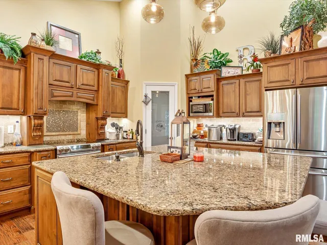 $525,000 | 432 Indian Trail, Pinckneyville, IL 62274