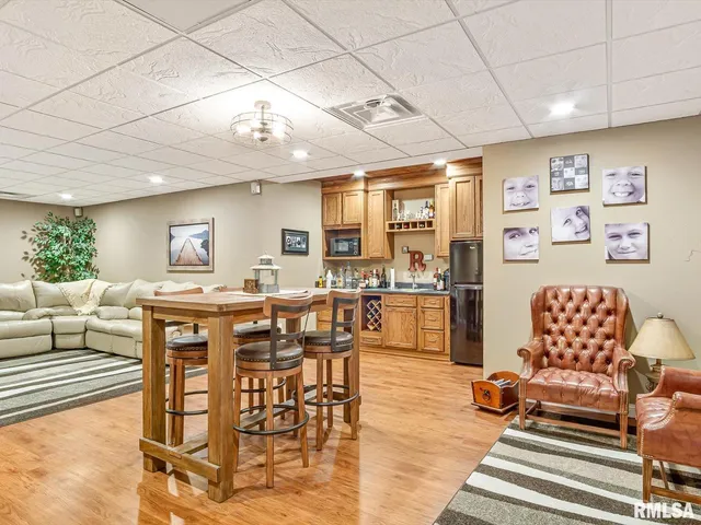 $525,000 | 432 Indian Trail, Pinckneyville, IL 62274