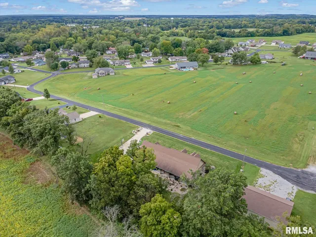 $525,000 | 432 Indian Trail, Pinckneyville, IL 62274