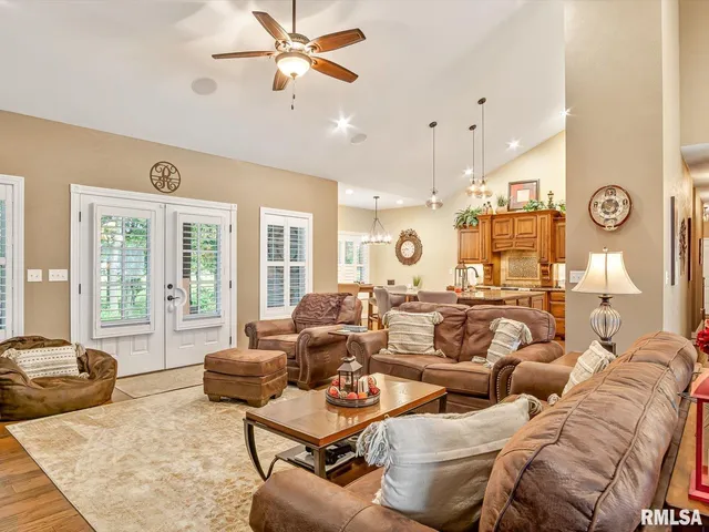 $525,000 | 432 Indian Trail, Pinckneyville, IL 62274