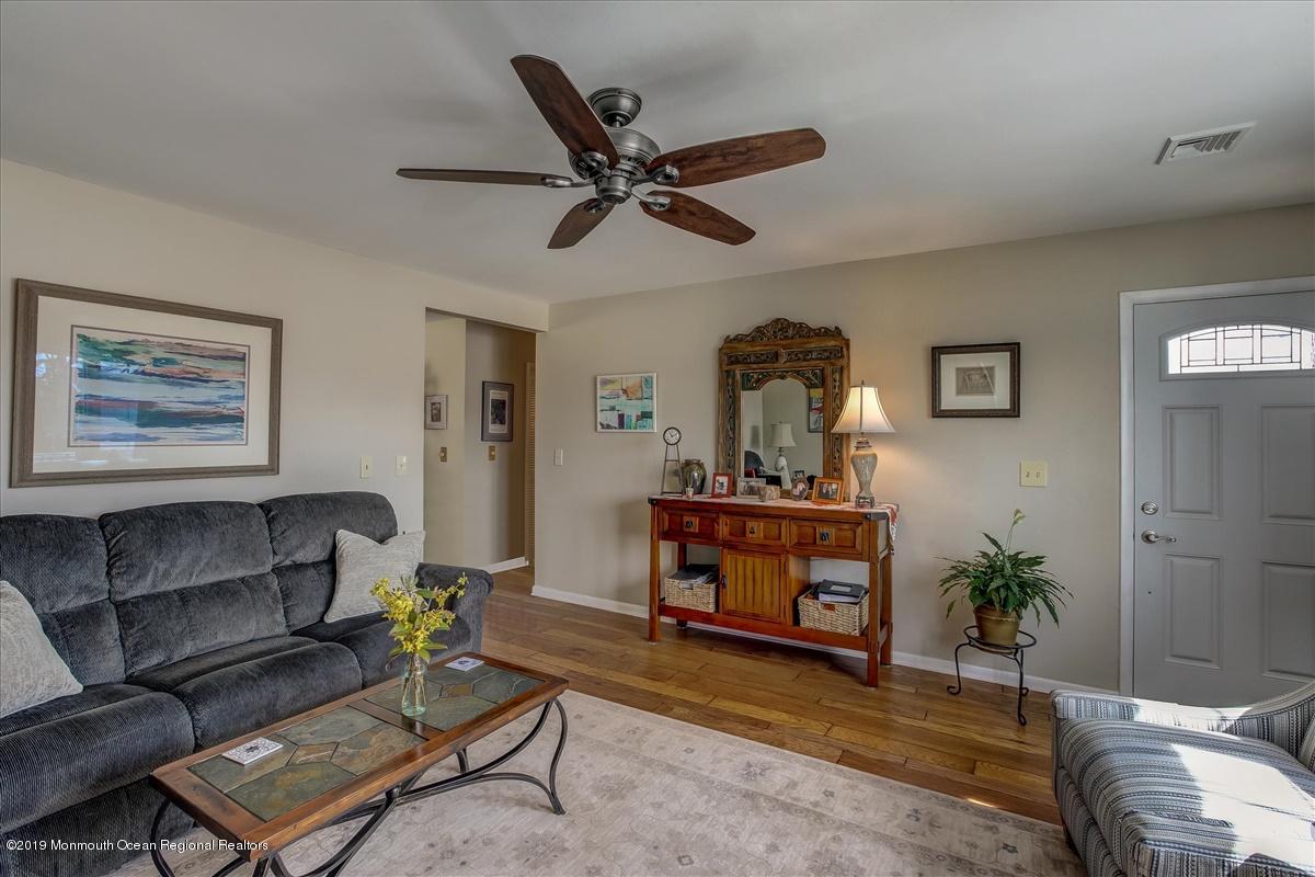115 Whippany Road Barnegat, NJ 08005 - Photo 9 of 34 09-Living(2)