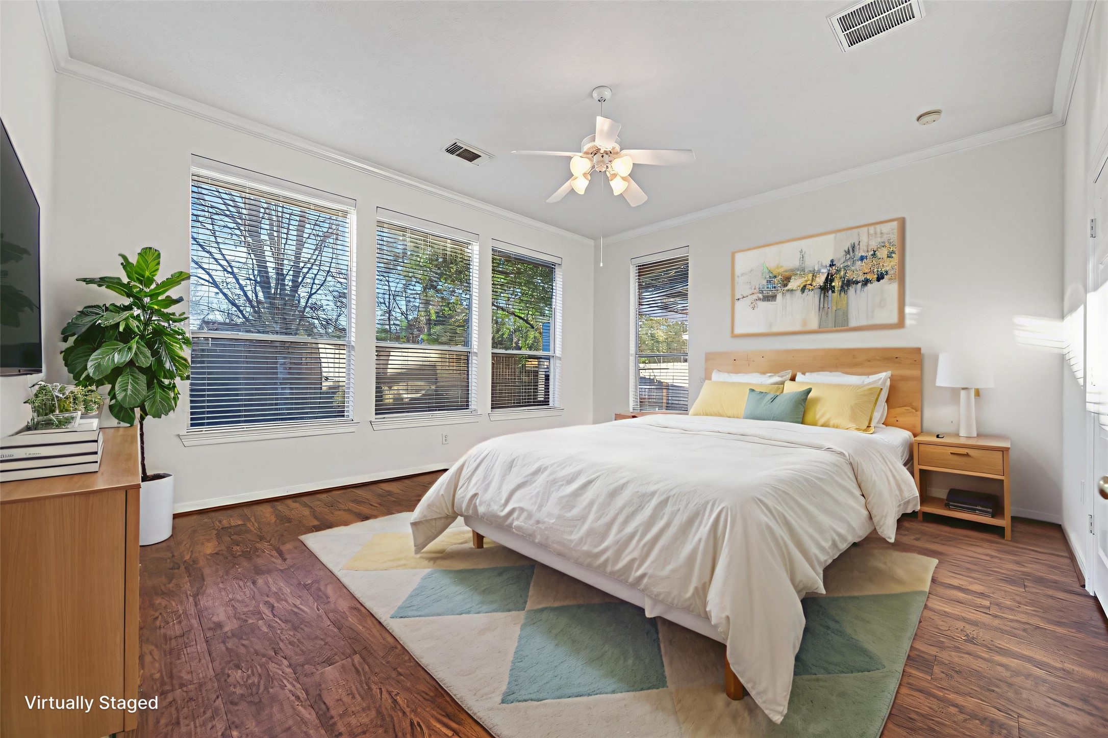 27 Sovereign Way Conroe, TX 77384 - Photo 18 of 49 Showing the space virtually staged