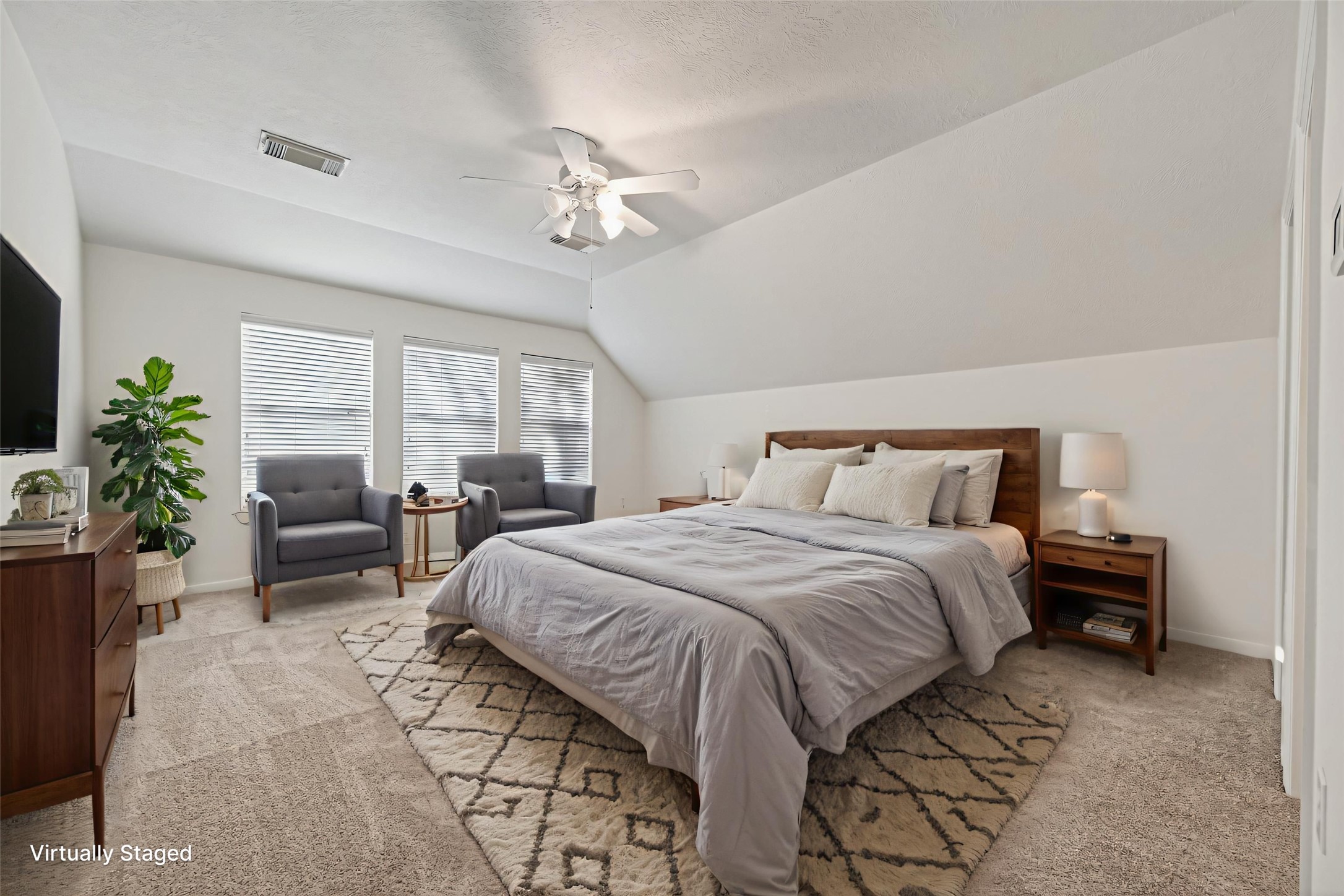 27 Sovereign Way Conroe, TX 77384 - Photo 26 of 49 Showing the space as a bedroom