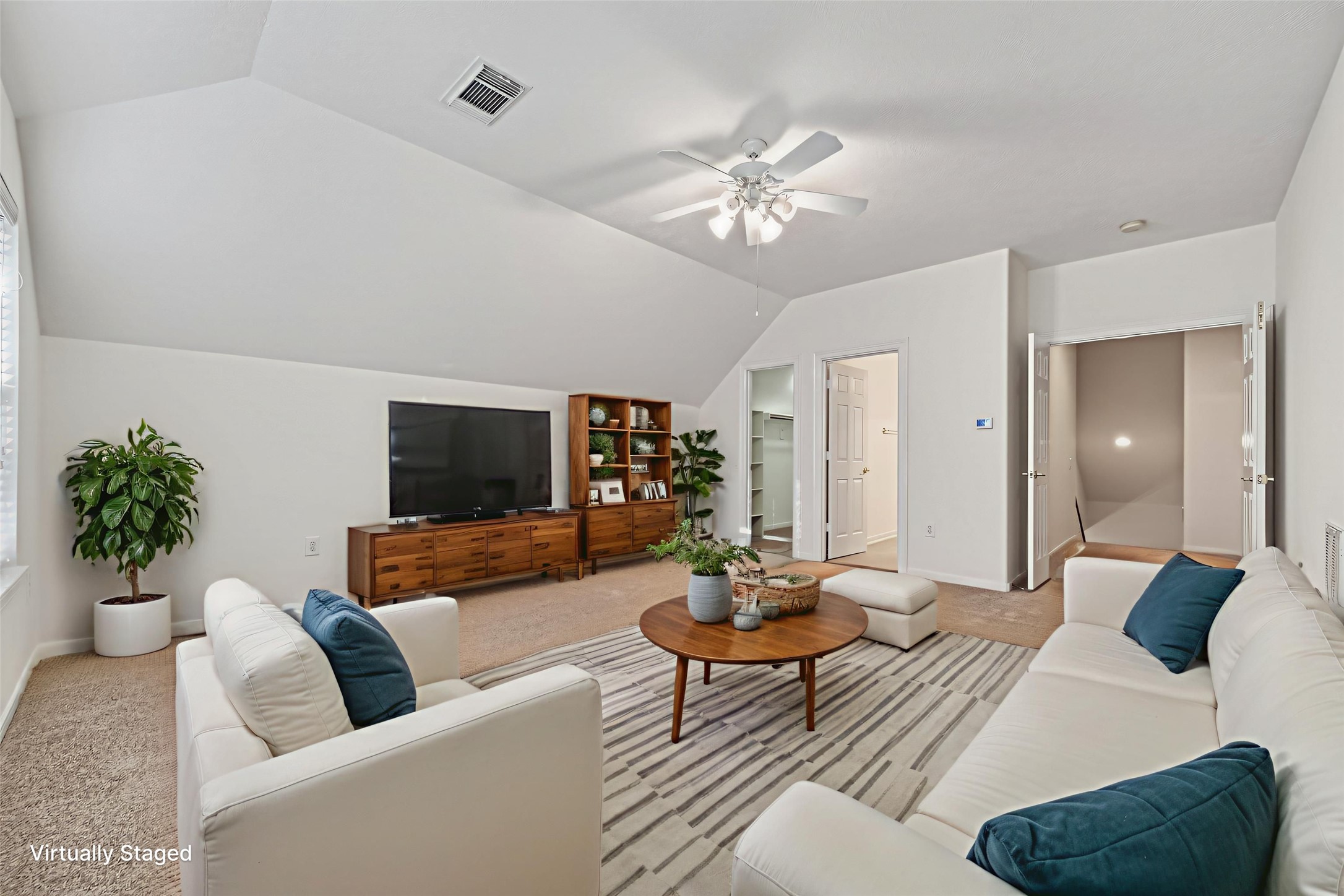 27 Sovereign Way Conroe, TX 77384 - Photo 27 of 49 Showing the space as a second living area