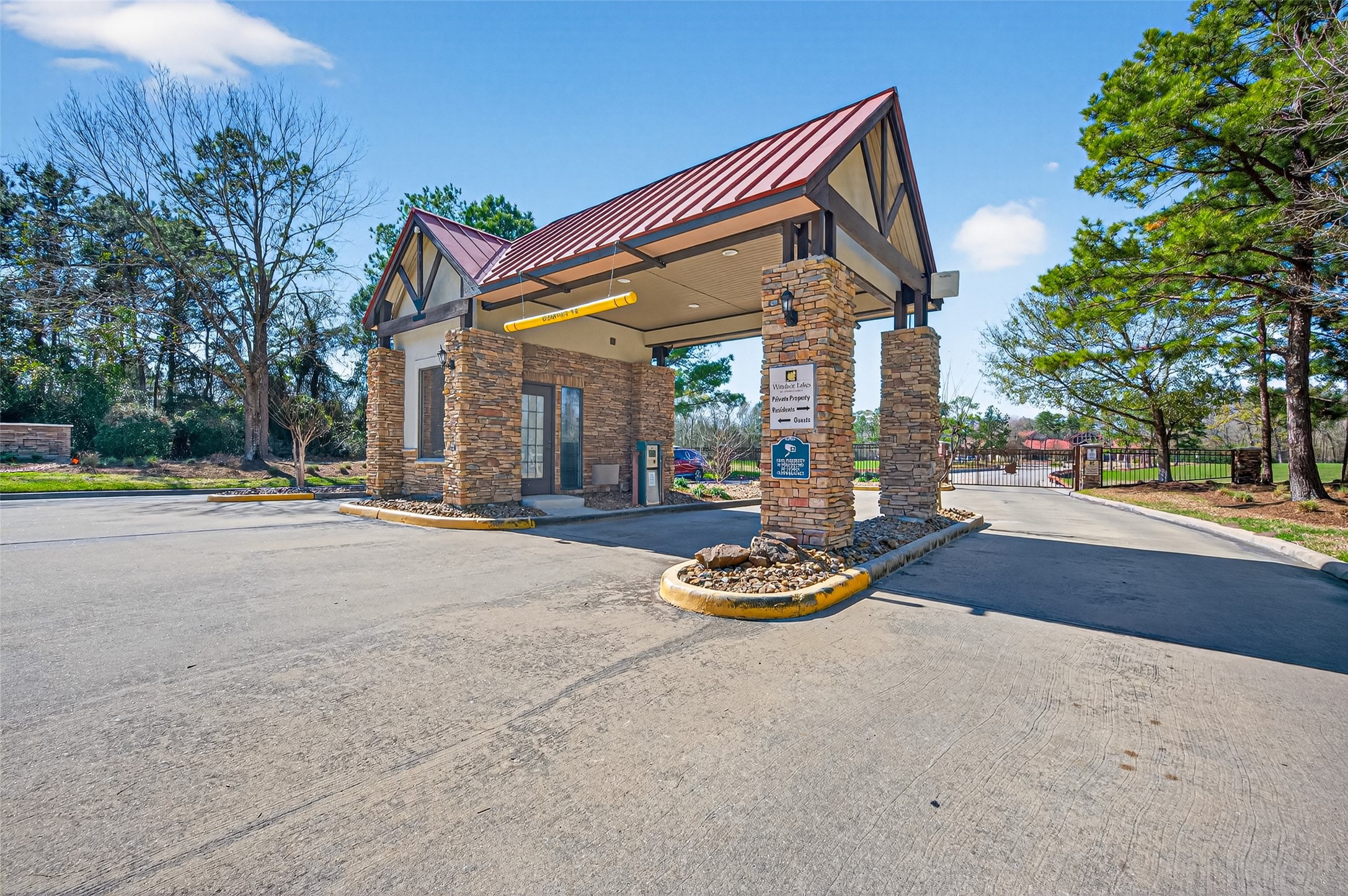27 Sovereign Way Conroe, TX 77384 - Photo 43 of 49 Gated Entrance