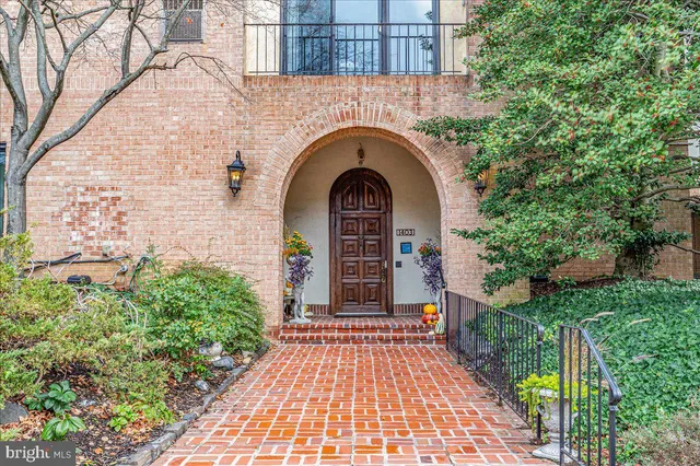 a view of a brick house with plants