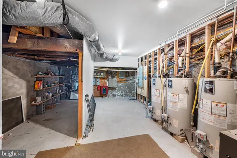 a view of a garage with stuff