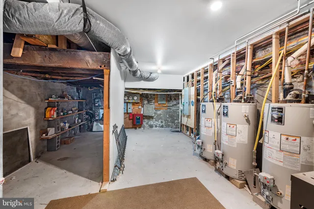 a view of a garage with stuff