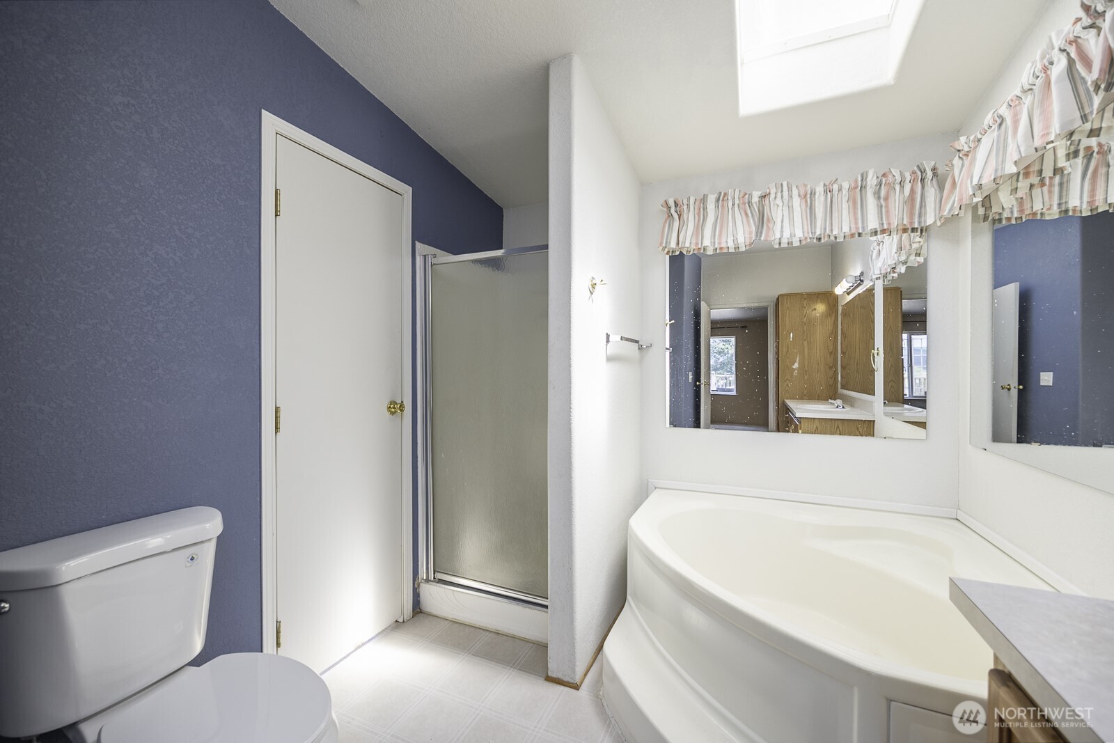 10035 Fordair Road Northeast Coulee City, WA 99115 - Photo 17 of 27 a bathroom with a tub a toilet and a sink