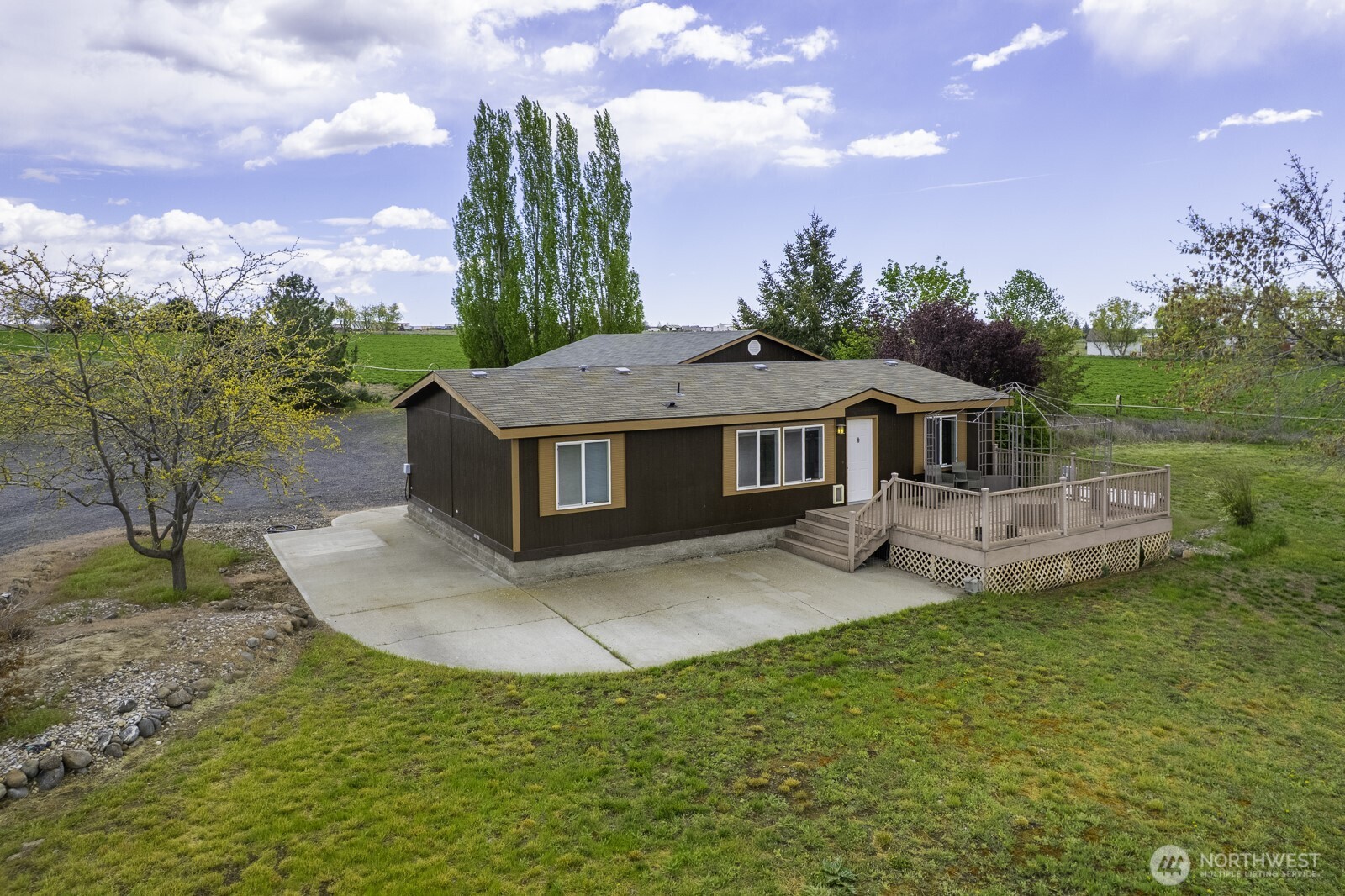 10035 Fordair Road Northeast Coulee City, WA 99115 - Photo 2 of 27 a front view of a house with a yard