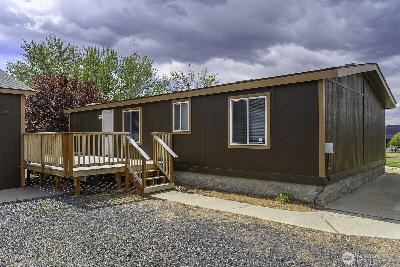 10035 Fordair Road Northeast Coulee City, WA 99115 - Photo 6 of 27 a backyard of a house with table and chairs