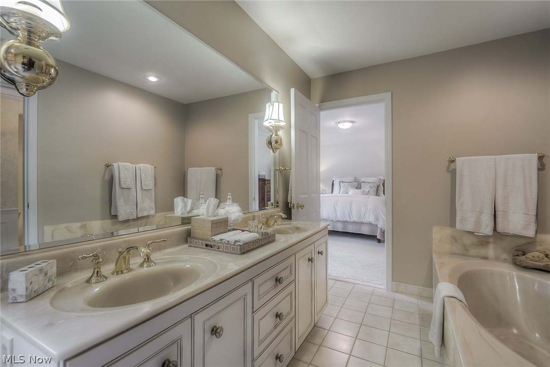 2280 Stockbridge Road Akron, OH 44313 - Photo 22 of 33 Guest Bathroom, Two entrances, 1 Guest Room, 2nd to Main Hall