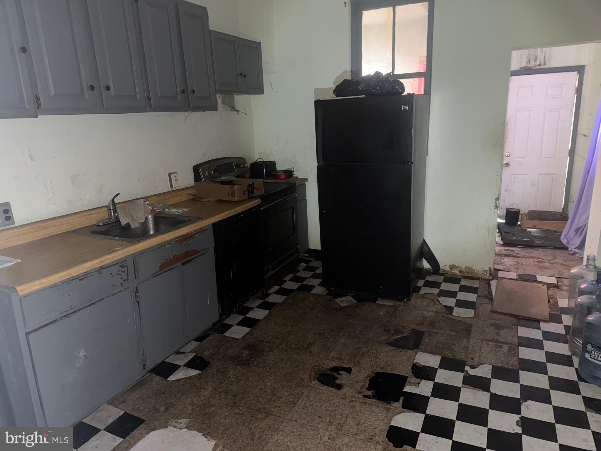 6076 Kingsessing Avenue Philadelphia, PA 19142 - Photo 5 of 10