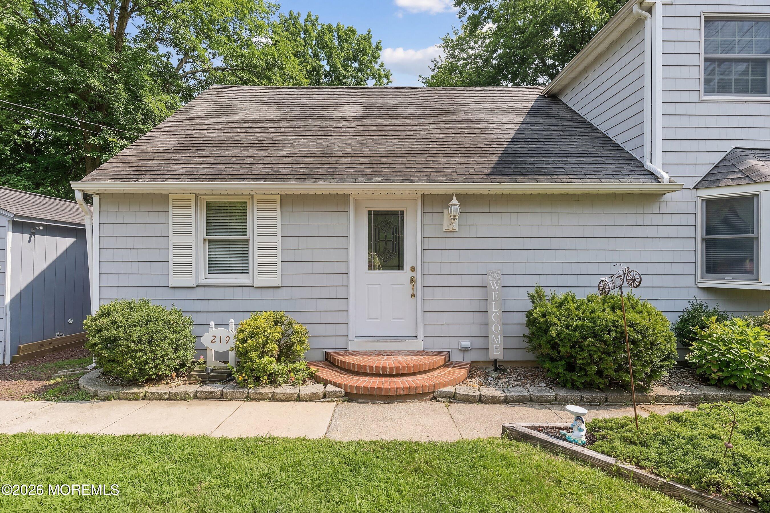 219 Stuart Street Howell, NJ 07731 - Photo 4 of 36 09-Front 2 Virtual Summer