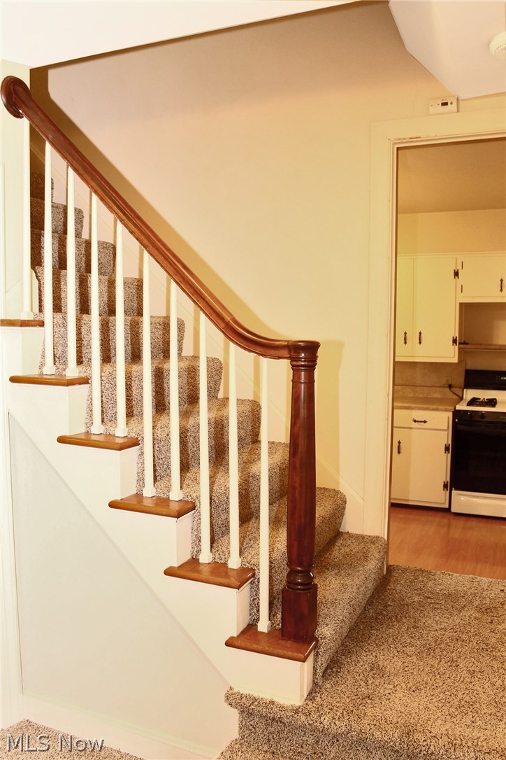 3636 Dover Road Youngstown, OH 44511 - Photo 14 of 32 Staircase to upper level.