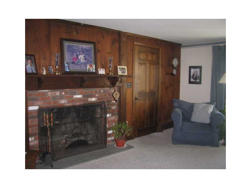 151 Highland Road Tiverton, RI 02878 - Photo 9 of 25 Den/Family/Great Room.
