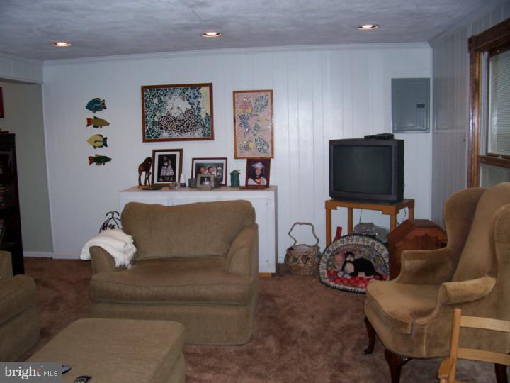 7728 Dorcas Street Philadelphia, PA 19111 - Photo 16 of 20 Den
