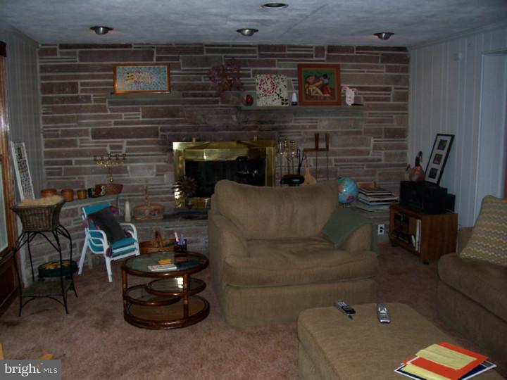 7728 Dorcas Street Philadelphia, PA 19111 - Photo 17 of 20 Den