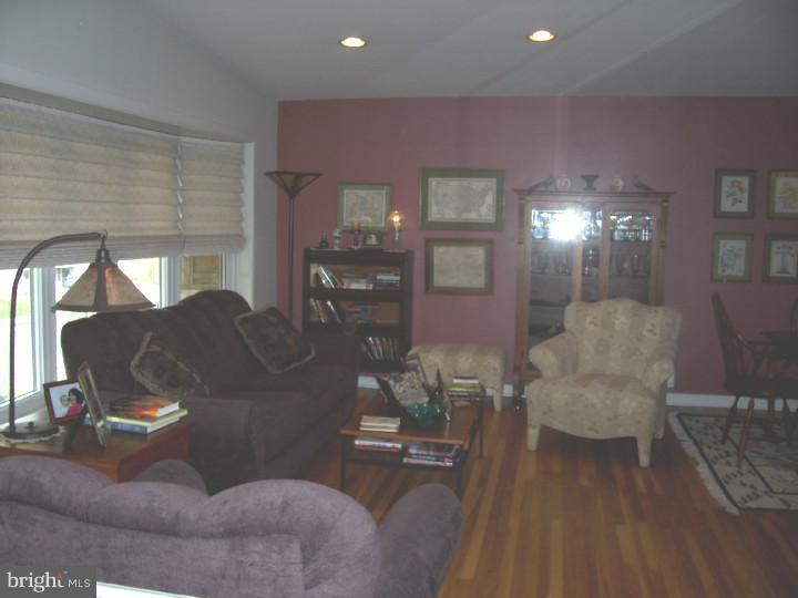 7728 Dorcas Street Philadelphia, PA 19111 - Photo 4 of 20 Living Room