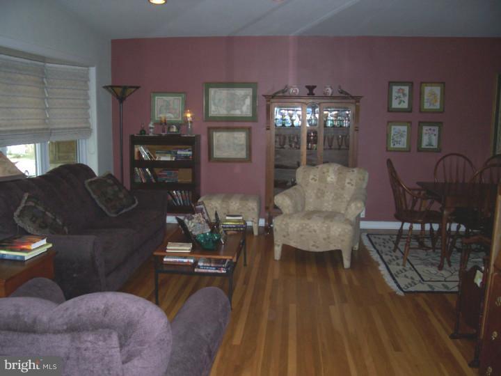 7728 Dorcas Street Philadelphia, PA 19111 - Photo 5 of 20 Living Room