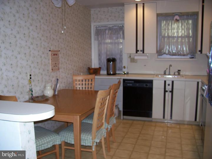 7728 Dorcas Street Philadelphia, PA 19111 - Photo 6 of 20 Kitchen